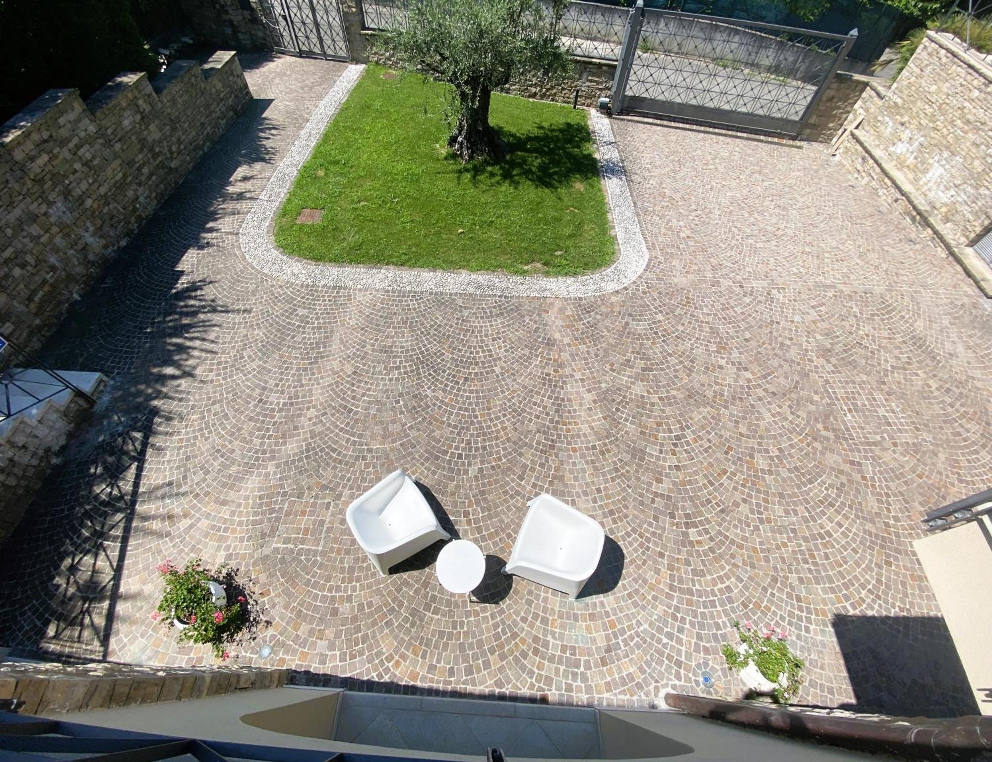 Vela Di Soleville Camere Con E Senza Vista Lago Con Ristorante & Pizzeria Sale Marasino Exterior photo